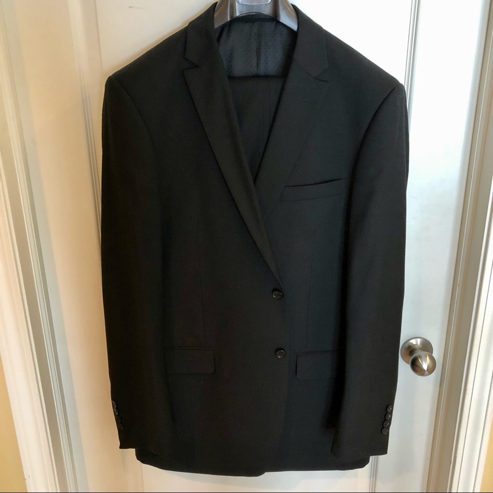 Mantoni black suit